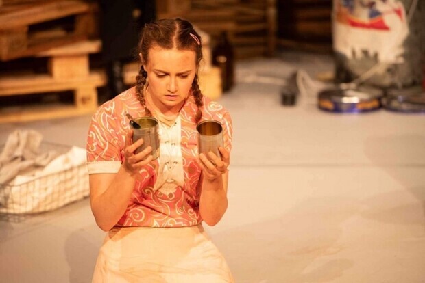 Vente på Fugl (2024)