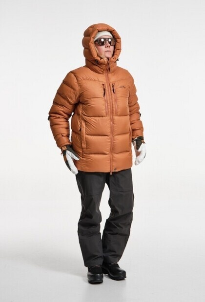 Modell för outdoorvarumärke Modell för outdoorvarumärke