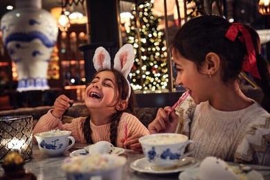 Reklam för Liseberg Grand Curiosa Hotel.