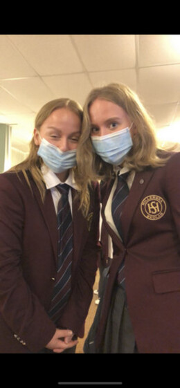 Första gången med skoluniformen - Young Royals Första gången med skoluniformen - Young Royals