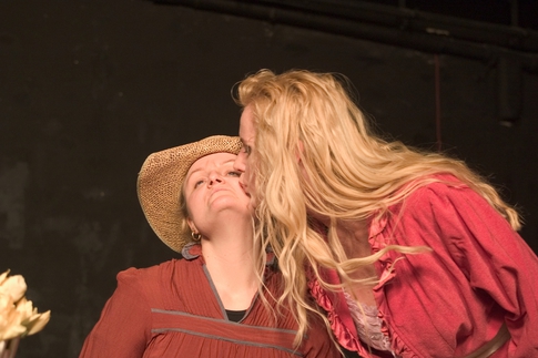 Teateruppsättning Hedda Gabler