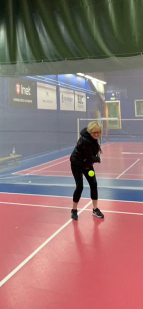 Pickle ball i kall hall