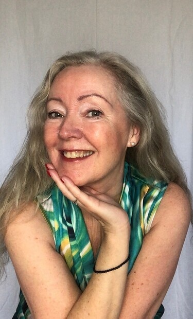 Selfie taget i mit hjem april 2025
