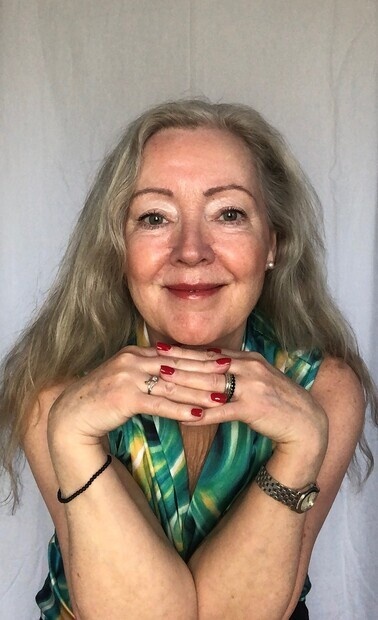Selfie taget i mit hjem april 2025 Selfie taget i mit hjem april 2025