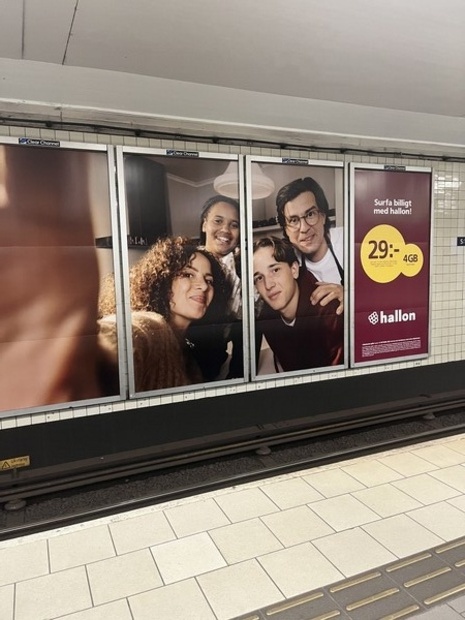 Foto i tunnelbanan frn reklamfilm fr HalloFot frn reklam