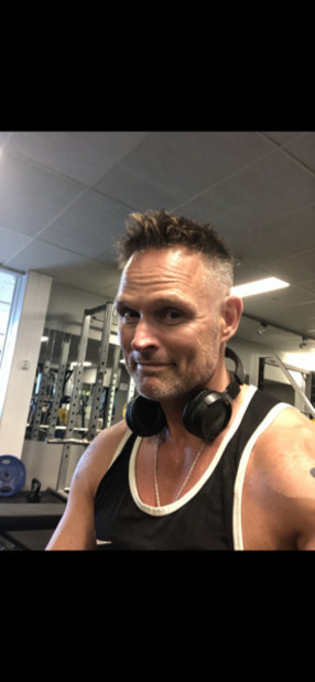 Tar Skuspiller jobber og