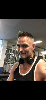 Tar Skuspiller jobber og