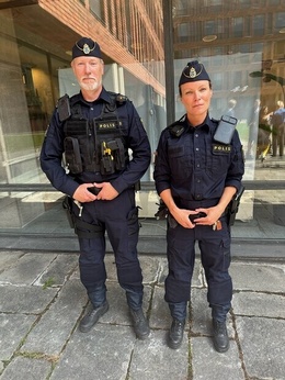 Jag och en kollega redo för en scen Jag och en kollega redo för en scen