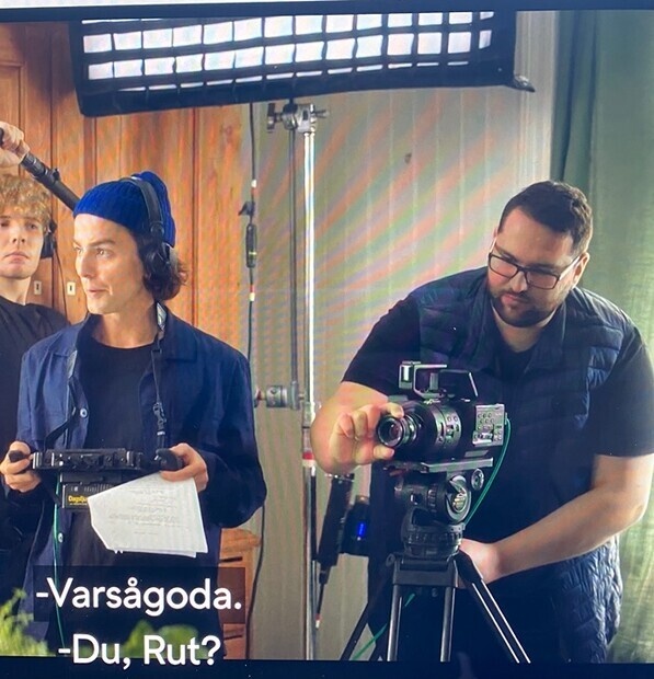 Spelade bakom kameran men var framför kameran