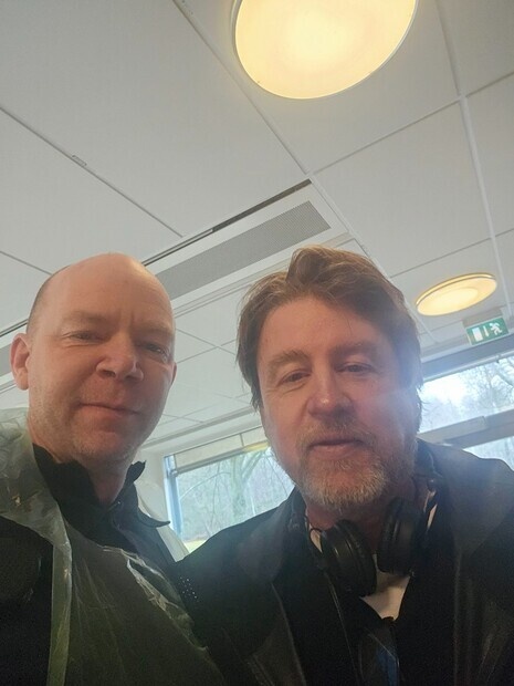 Jag och Mikael Håfström under rolig inspelning