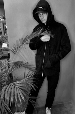 Model - Living Edgy Model - Living Edgy