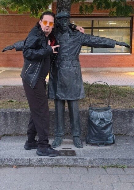 RiKSHjLTE.MoNUMENT* i'M'ALe vs. Statyn av Lasse berg