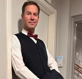 Avspänd väntan på att få agera restauranggäst Avspänd väntan på att få agera restauranggäst