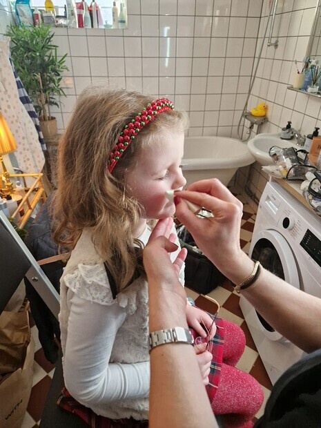 Sminkning pågår Sminkning pågår
