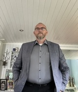 Med skjorte og jakke Med skjorte og jakke