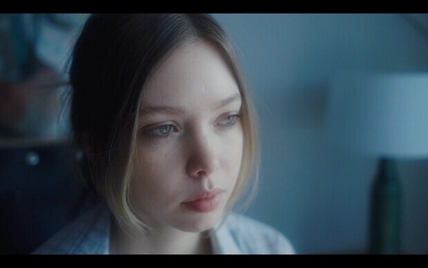 Stillbilde fra kortfilmen Dyr i glassur (2022)