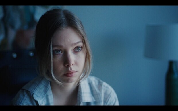 Stillbilde fra kortfilmen Dyr i glassur (2022)