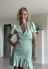 Nesten helfigur Nesten helfigur