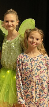 Olivia som Tingeling och Elvira som Mikaela Olivia som Tingeling och Elvira som Mikaela