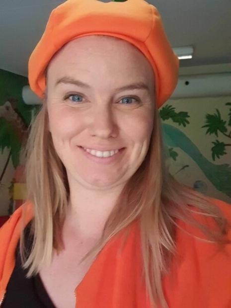 Barnehagetante i Halloweenkostyme