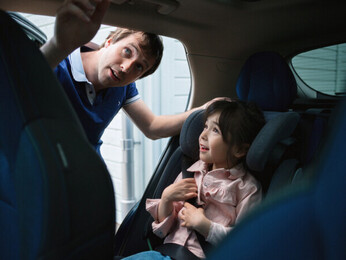 Astrid och pappa var med i en reklam kampanj för ett bilmärk Astrid och pappa var med i en reklam kampanj för ett bilmärk