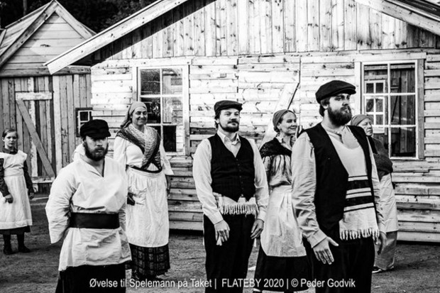 Spelemann på taket - Landsbyen