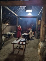 Filmoptagelse i langhuset Tollundmanden Filmoptagelse i langhuset Tollundmanden