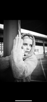 Modell för AIKs fotograf Joakim Hall. Modell för AIKs fotograf Joakim Hall.