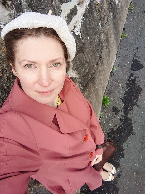 Kvinne på gata i ca 1959