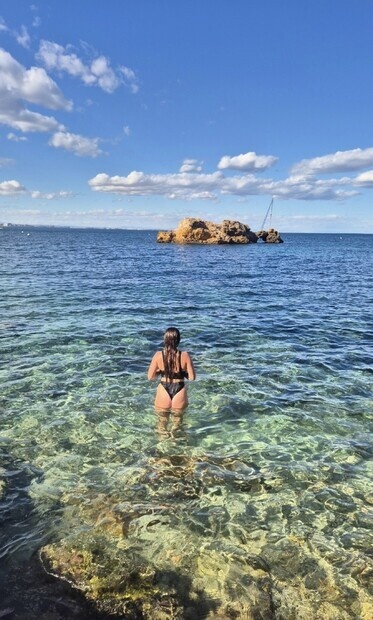 Kvinnlig relaxtur i Spanien.