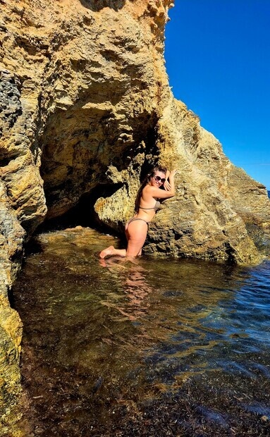 Kvinnlig relaxtur i Spanien.