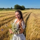 Butik med kläder och hattar