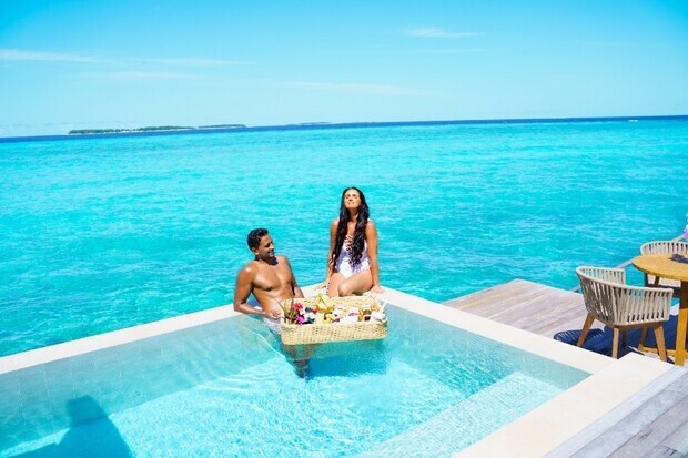 Flytende frokost på Maldivene