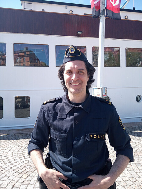 Polis