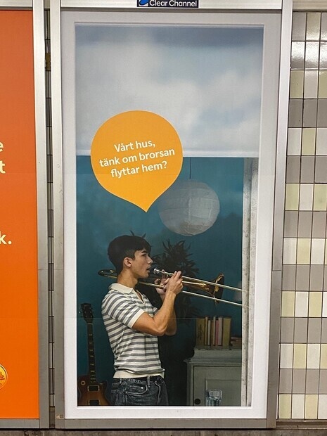 Affisch i tunnelbanan