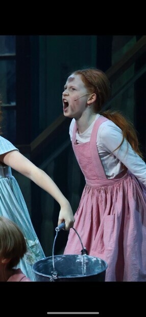 Fra «Annie» på Folketeateret