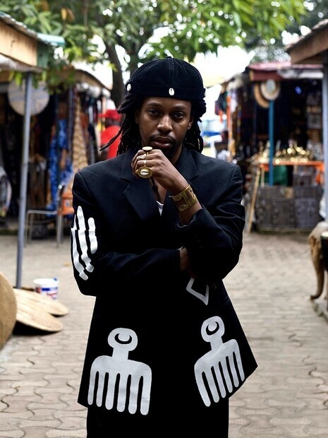 Model for the brand MagicHand.ci