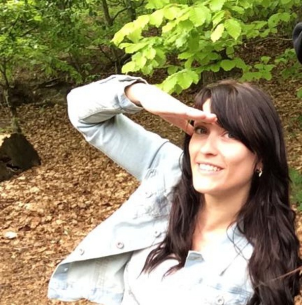 Helt ude i skoven Helt ude i skoven