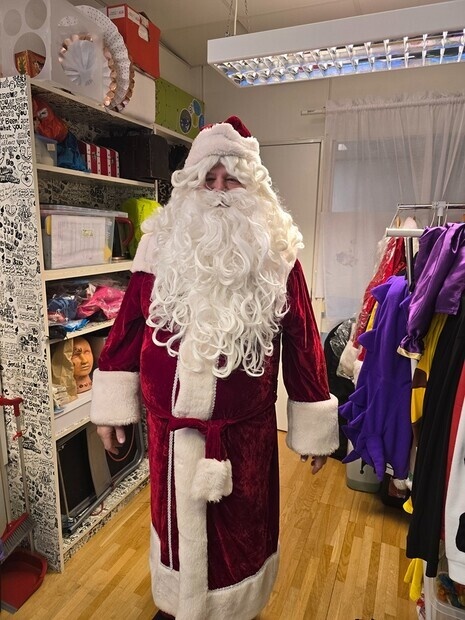 Proffesionell tomte  med besk hos 16 olika familjer