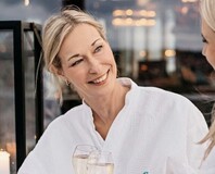 SPA gäst vid jacuzzi SPA gäst vid jacuzzi