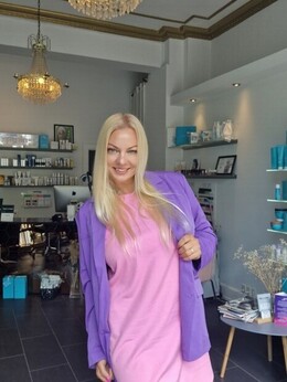 Professionel skuespillerinde. Professionel skuespillerinde.