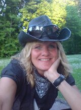 Skolfest med sång och musik. Skolfest med sång och musik.