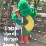 Draken fljer med