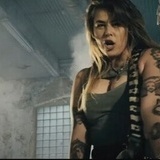 Gitarrspelande rocktjej