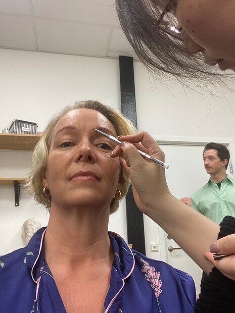 I sminket fr statistroll i film fr Apoteket