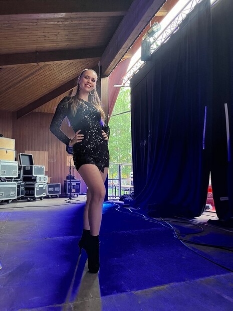 Backstage under Nanne The Best