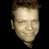 Bak-kameragubben trives også foran