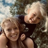 Morsomt å sitte på skuldrene Morsomt å sitte på skuldrene