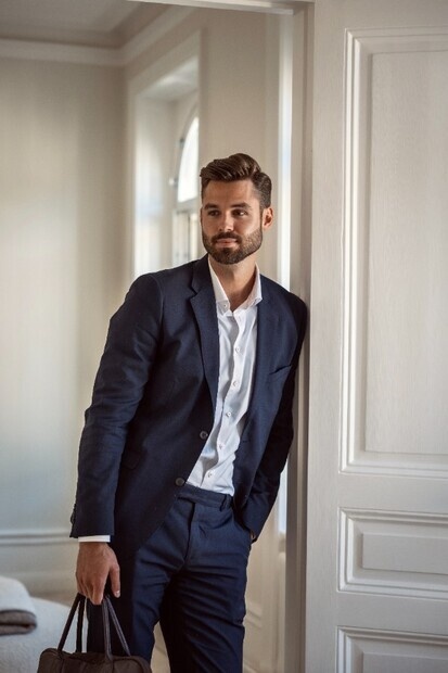 Modell för kostymmärke. Modell för kostymmärke.