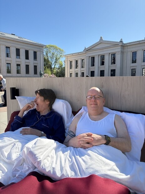 På sightseeing i en seng på Karl Johan